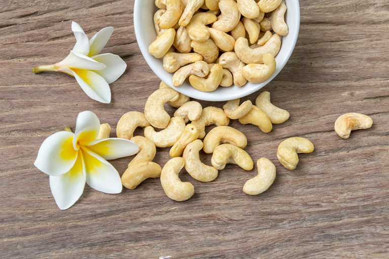 CASHEW NUTS